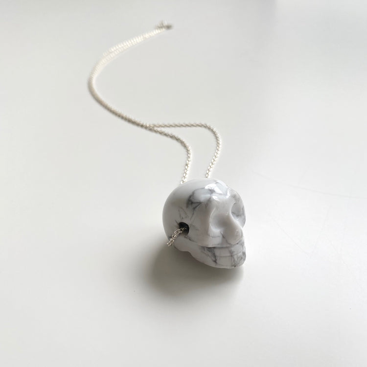 STONE NECKLACE HOWLITE